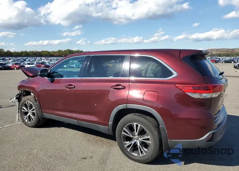 2019 Toyota Highlander Le z USA, uszkodzony, nr VIN 5TDBZRFH6KS938424